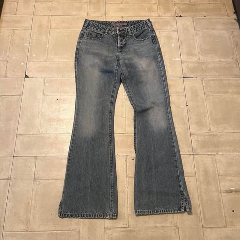 Women’s Y2K Silver jeans co. with embroidered back pocket design size 28x32